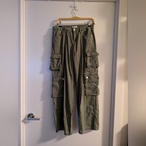 Garage low waisted cargo khaki pants (size 3)